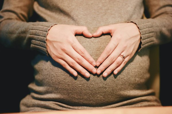 How to Navigate the Transition to Parenthood: Tips for UK Couples During the Third Trimester?